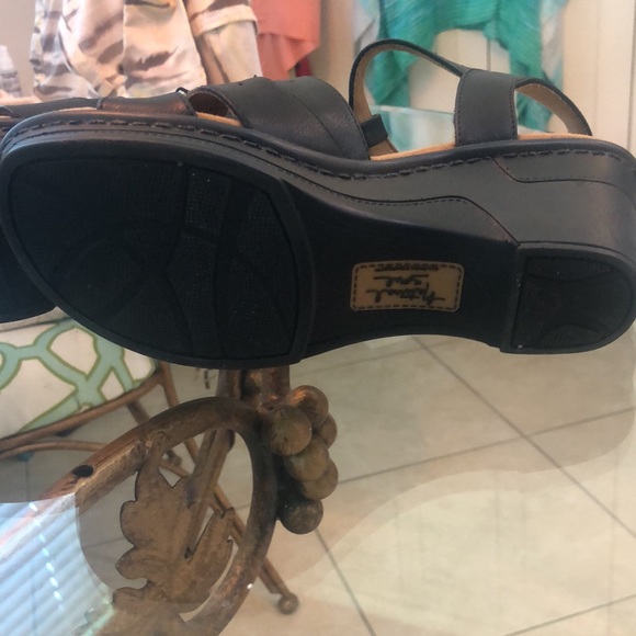 Natural Soul black leather comfort shoe. - Picture 6 of 8